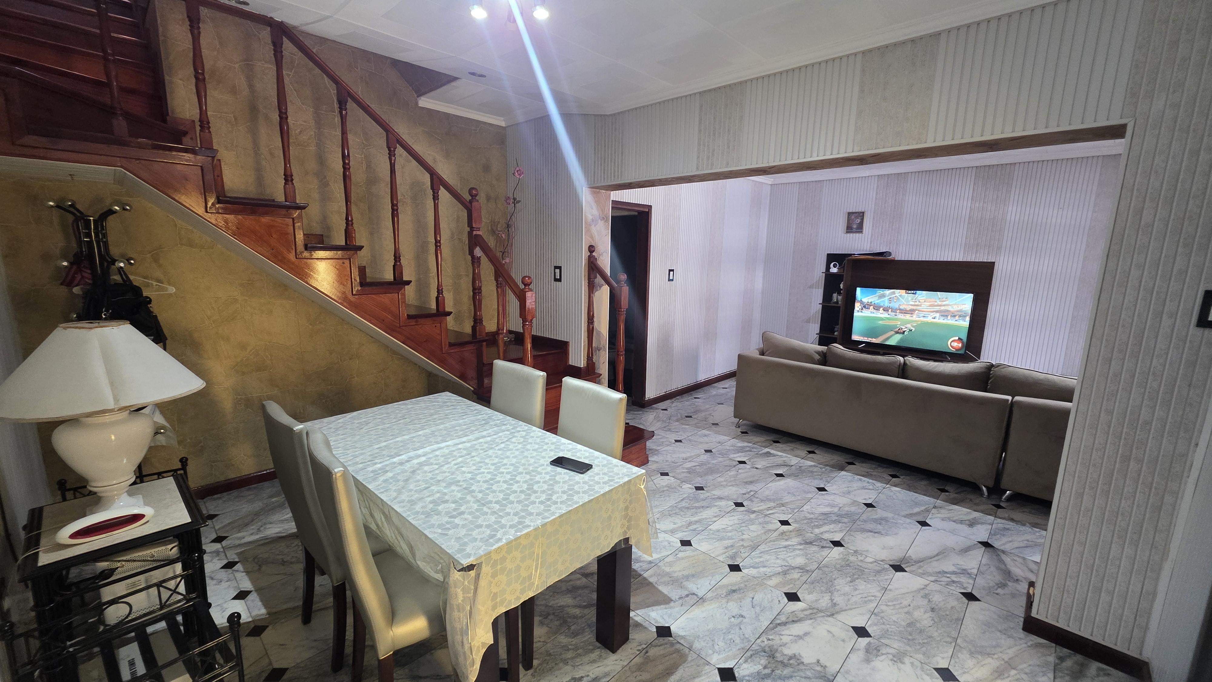 Hermosa  casa  con galpÃ³n