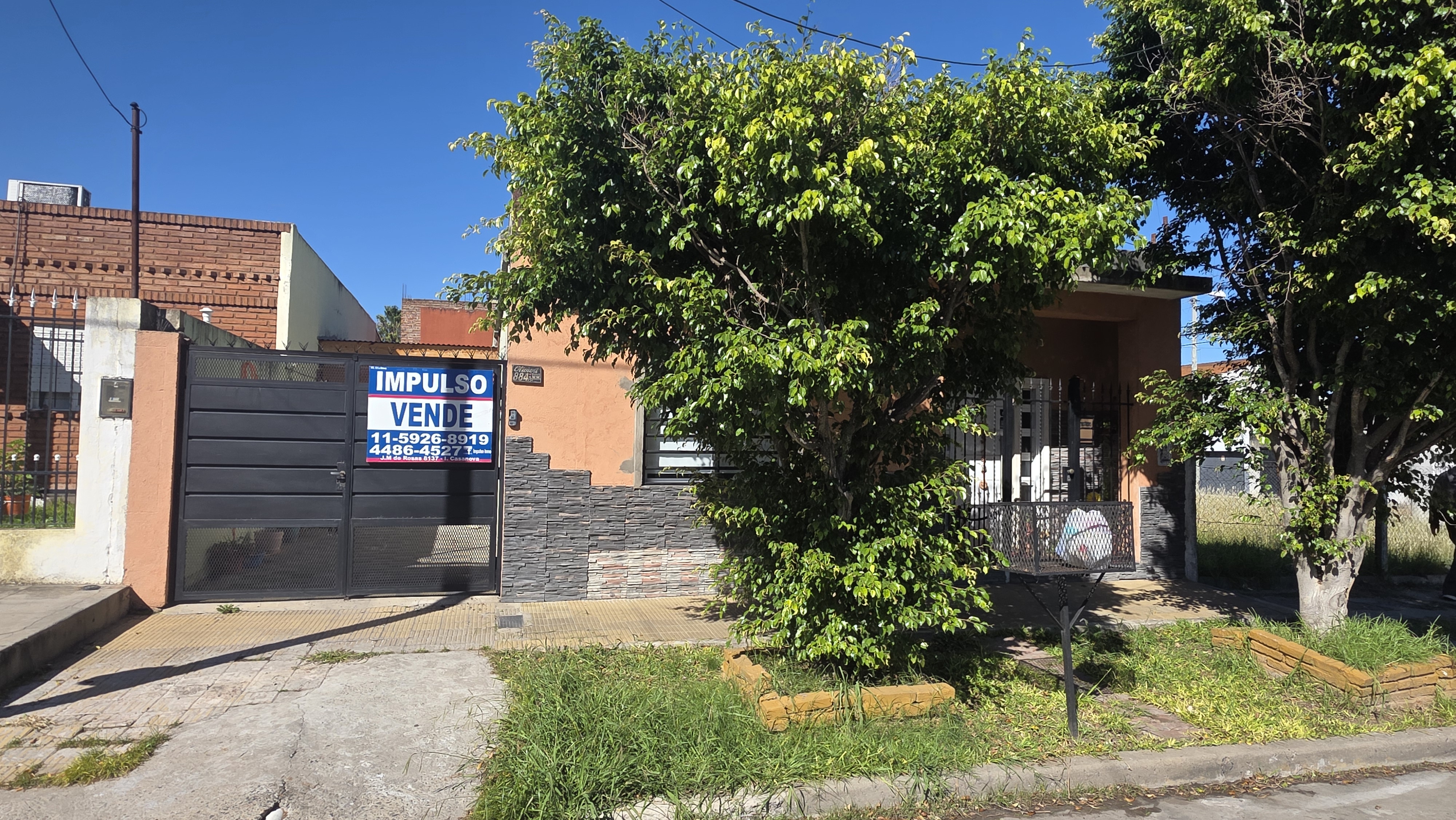 Dos viviendas, barrio San Carlos